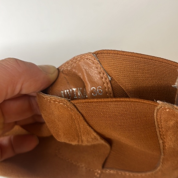 Anthropologie silent D red suede platform boots FLAWED - Picture 10 of 12